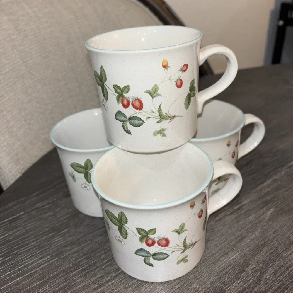 Set Of 4 - Savoir Vivre Berry Patch JJ055 Coffee Tea Mugs Cups Made In Japan